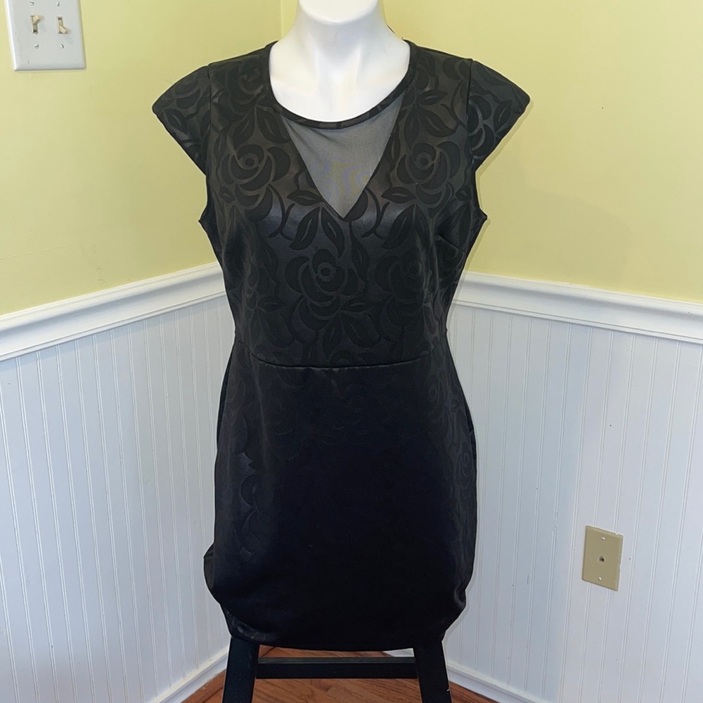 Romeo and Juliet Couture Ladies Large black midi dress with cap sleeves a
